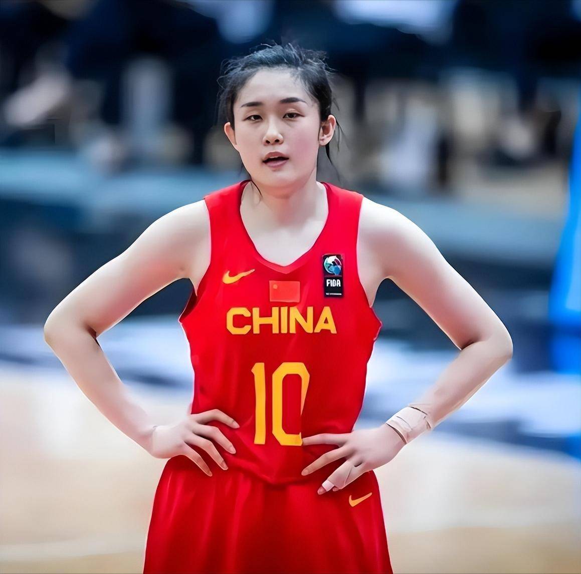 亚洲球员在国际比赛中表现显赫